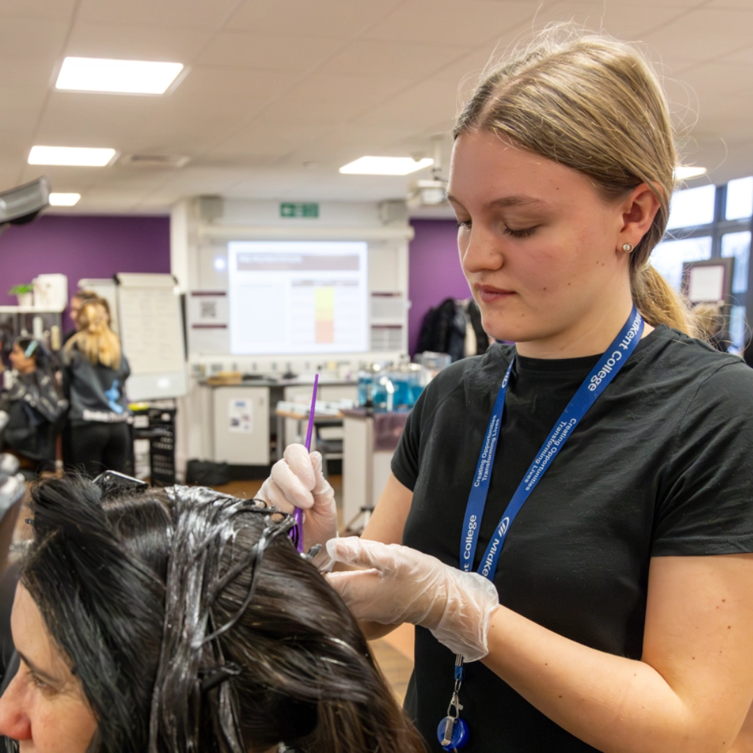 Hairdressing student